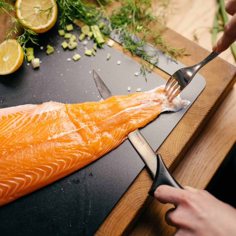 Filetovací nůž Fiskars Essential