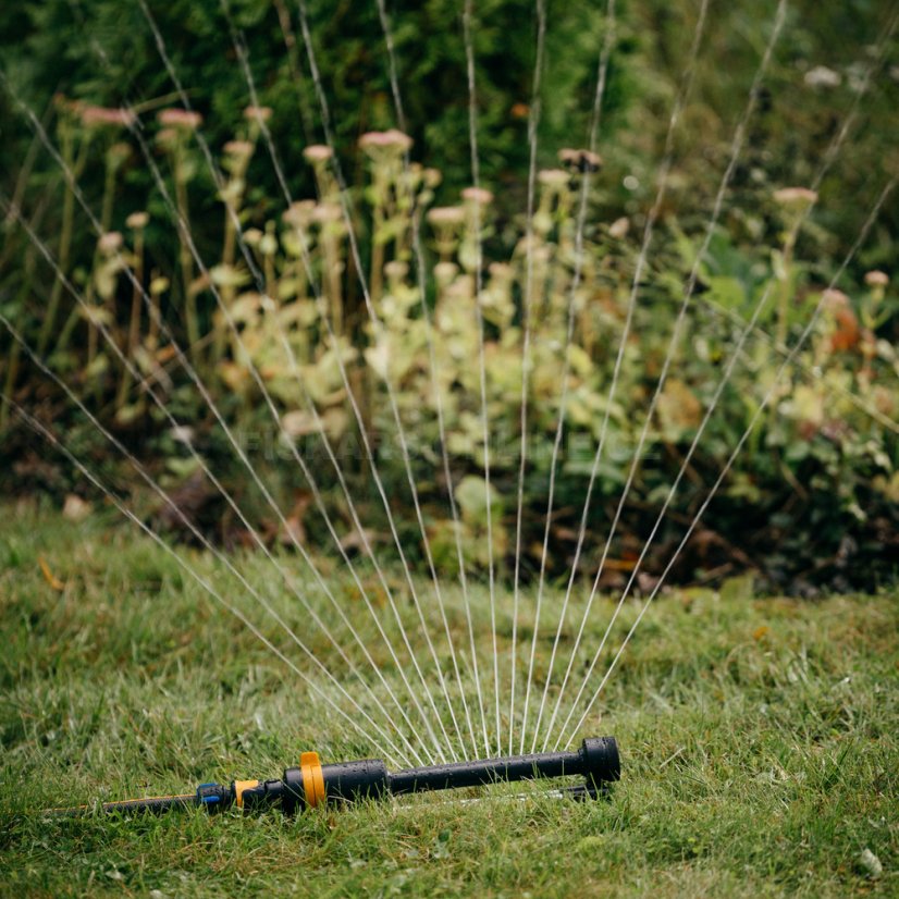 Oscilující zavlažovač Fiskars Solid S-M 1070835