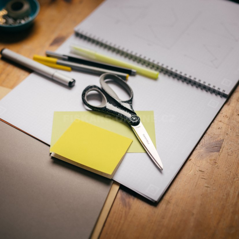 Nůžky pro teenagery Fiskars 20 cm (15+), kropenatá černá