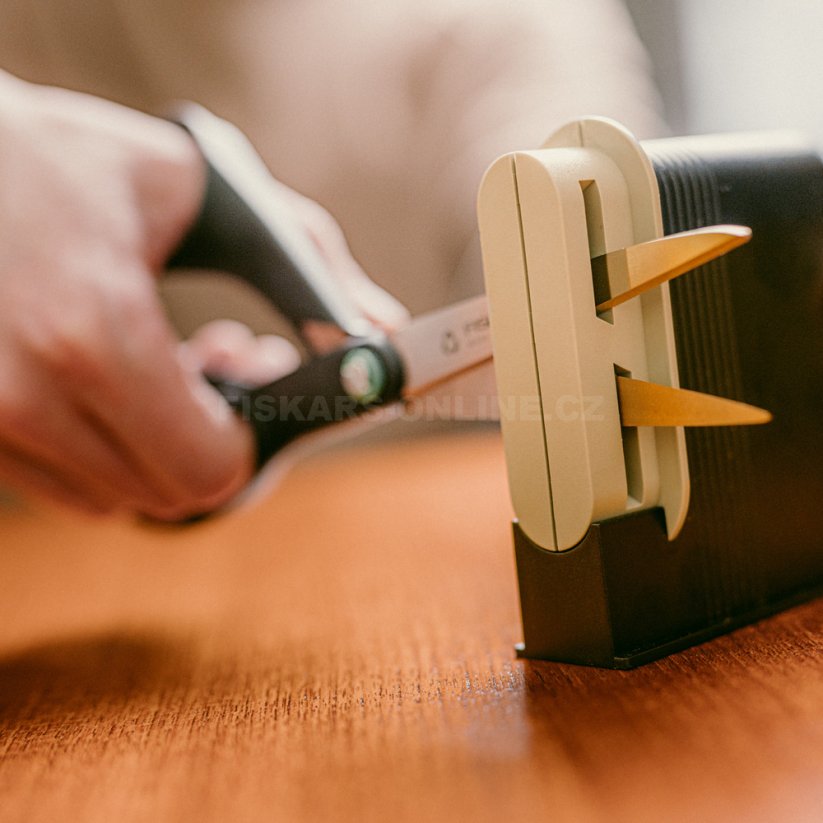Univerzální nůžky Fiskars Functional Form ReNew 25 cm