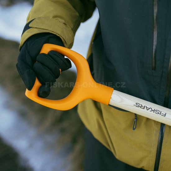 Lopata na sníh a zrní Fiskars