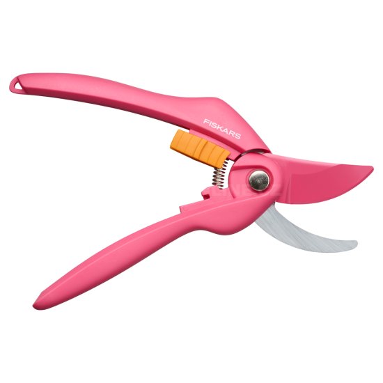 Dvojčepeľové záhradné nožnice Fiskars P26 červené