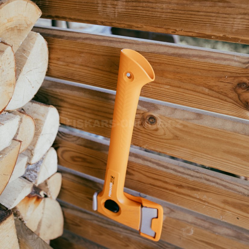 Univerzální lehká sekera Fiskars (XS) X13