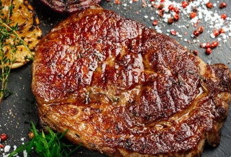 Jak na šťavnaté maso z grilu?