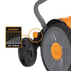 Vřetenová sekačka na trávu Fiskars StaySharp™ Plus