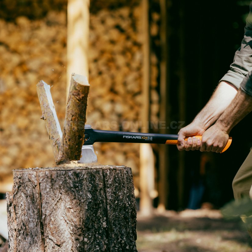 Štípací sekera Fiskars (S) X24