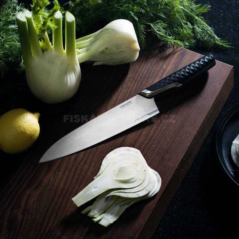 Velký kuchařský nůž Fiskars Taiten 20 cm