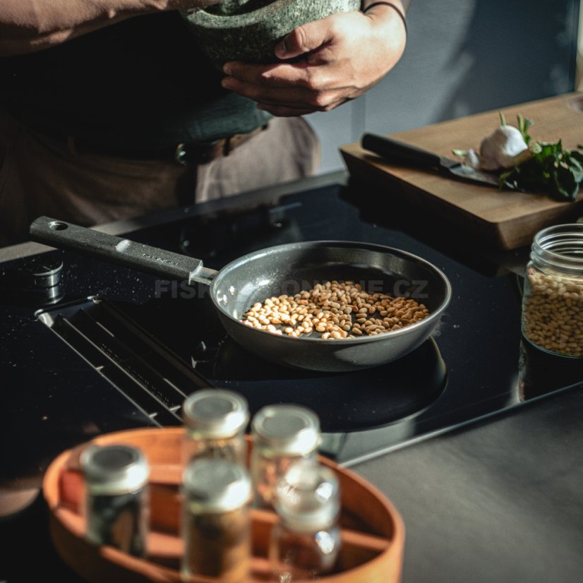 Pánev Fiskars Hard Face 20 cm