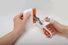 Univerzálny ostrič nožníc Fiskars