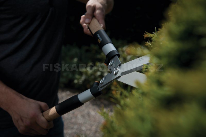 Nůžky na živý plot Fiskars Quantum™ HS102