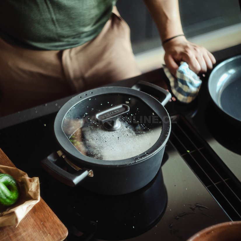 Hrnec Fiskars Hard Face 3,5 l