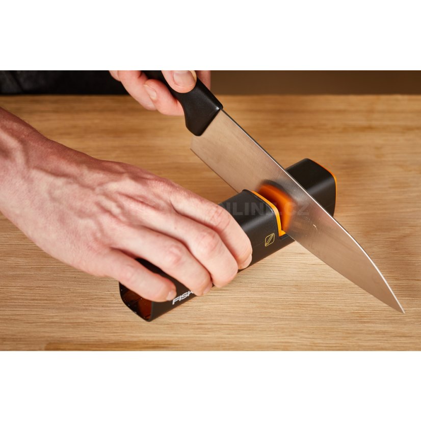 Ostřič nožů Fiskars Roll-Sharp™ Edge
