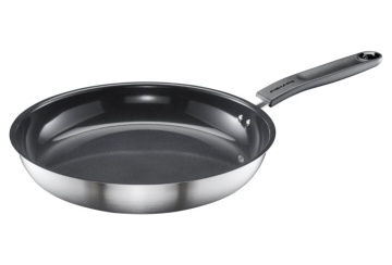 Nádobí Fiskars Functional Form s keramickým povrchem.