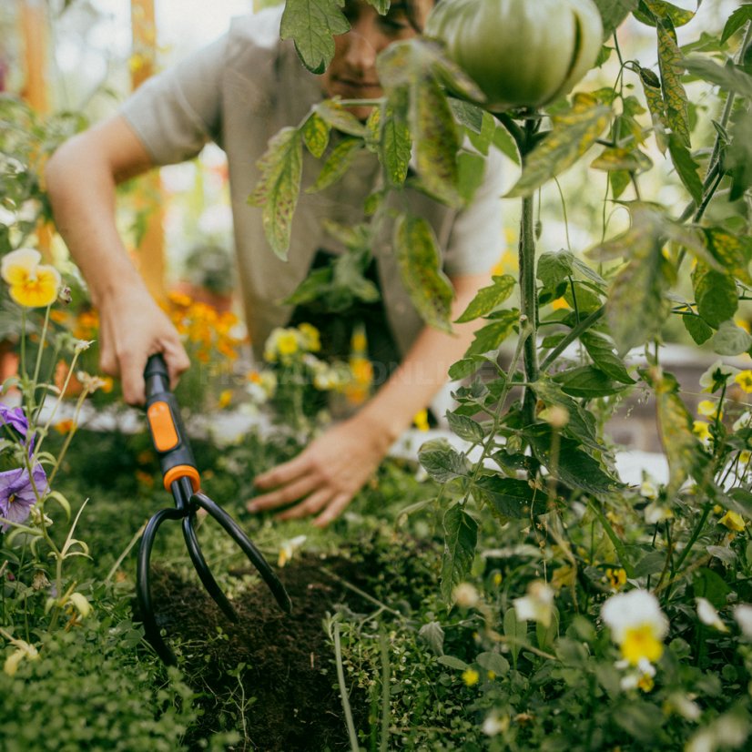 Úzký kultivátor Fiskars OneClick