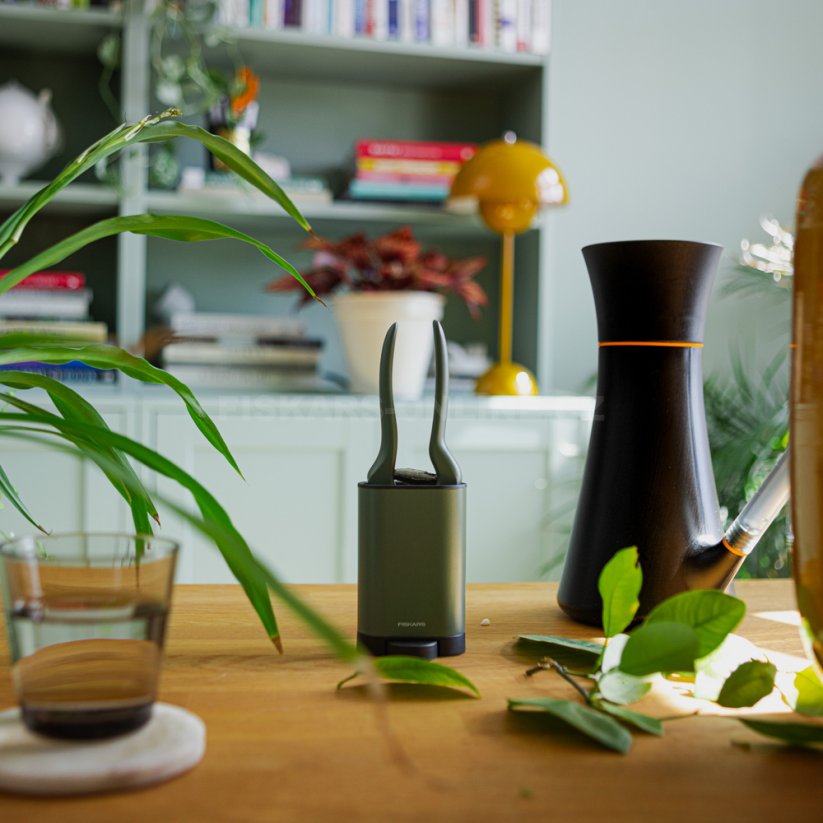 Zahradní nůžky s pouzdrem pro domácí pěstování Fiskars 1075314