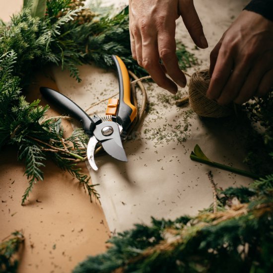 Dvojčepeľové záhradné nožnice Fiskars Solid P341