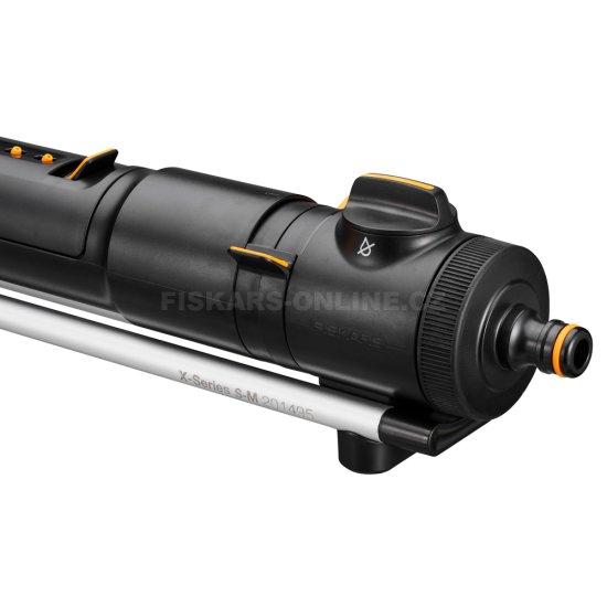Oscilující zavlažovač Fiskars X-Series M 1070832