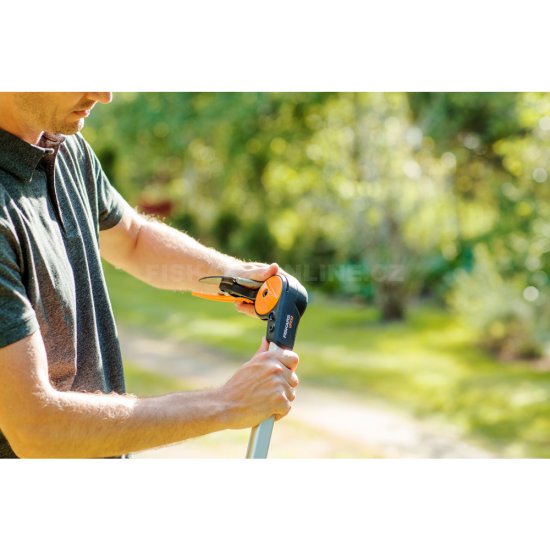 Univerzálne záhradné nožnice Fiskars UPX82