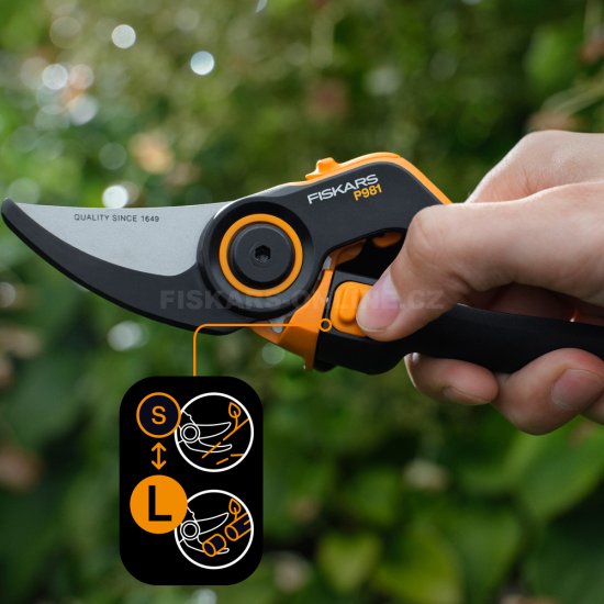 Dvojčepeľové záhradné nožnice Fiskars DualAction P981