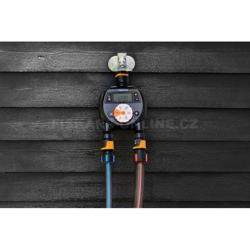 Zavlažovací časovač Fiskars 1054792, dva výstupy