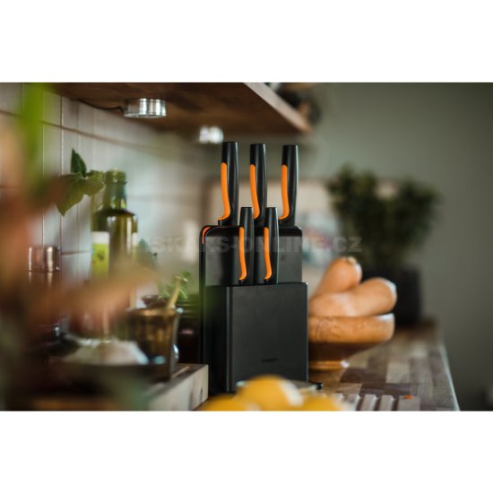 Plastový blok s piatimi nožmi Fiskars Functional Form™