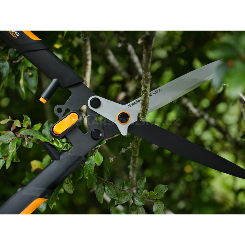 Nůžky na živý plot Fiskars DualAction HSX96