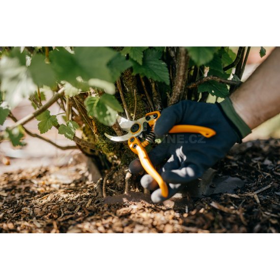 Profesionálne záhradnícke nožnice Fiskars PB-8 (M)