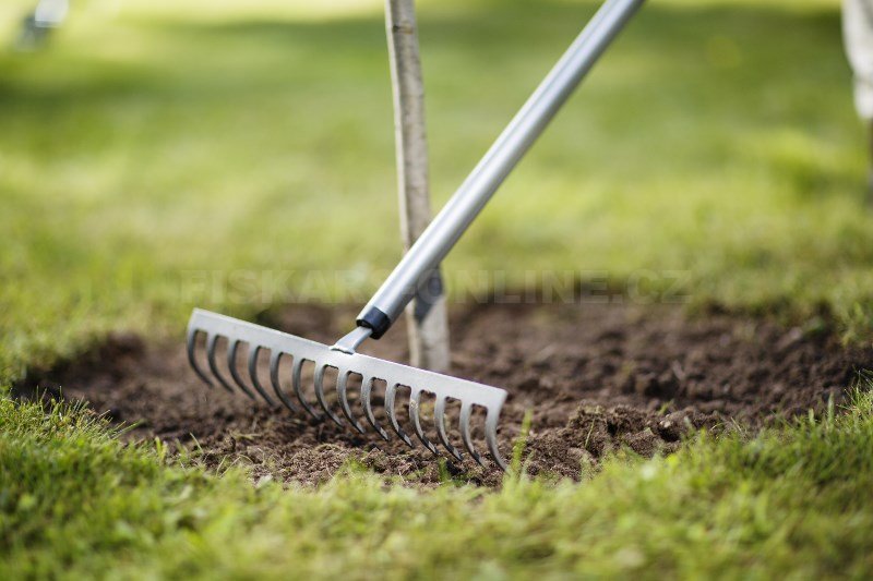 Lehké zahradní hrábě Fiskars Ergonomic