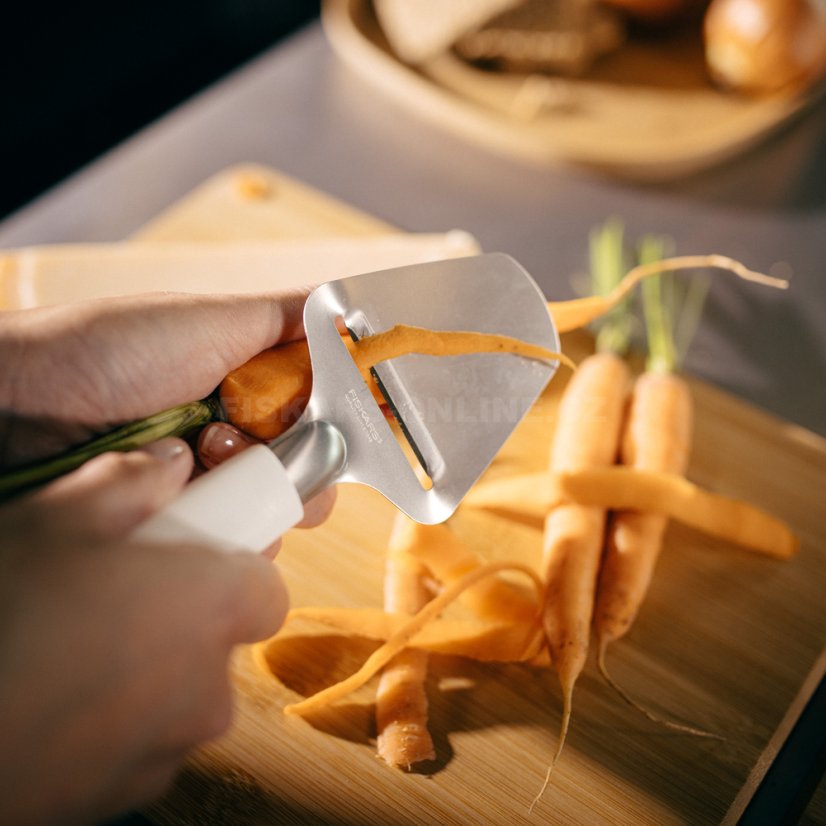 Plátkovač na tvrdý sýr Fiskars Functional Form