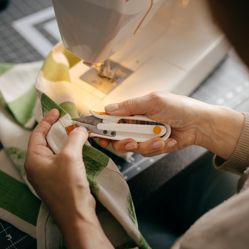 Nožnice na nite – cvakačky Fiskars Premier