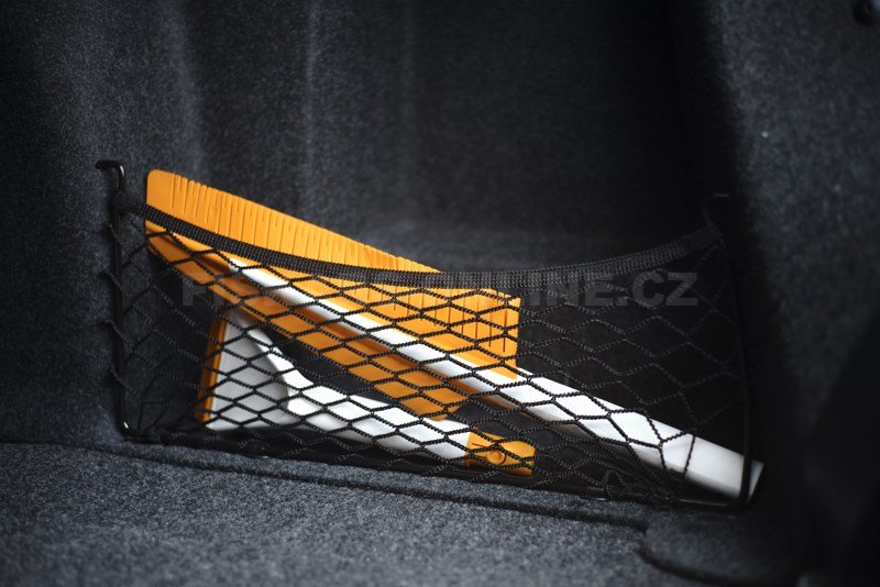 Škrabka na led do auta se smetáčkem Fiskars
