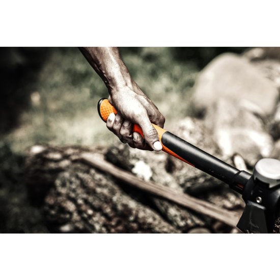 Stavební sekera Fiskars IsoCore S