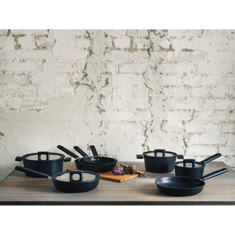 Rendlík s pokličkou Fiskars Hard Face 18 cm 1052226