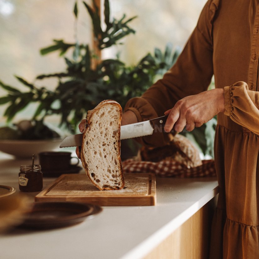 Nůž na pečivo Fiskars Folken