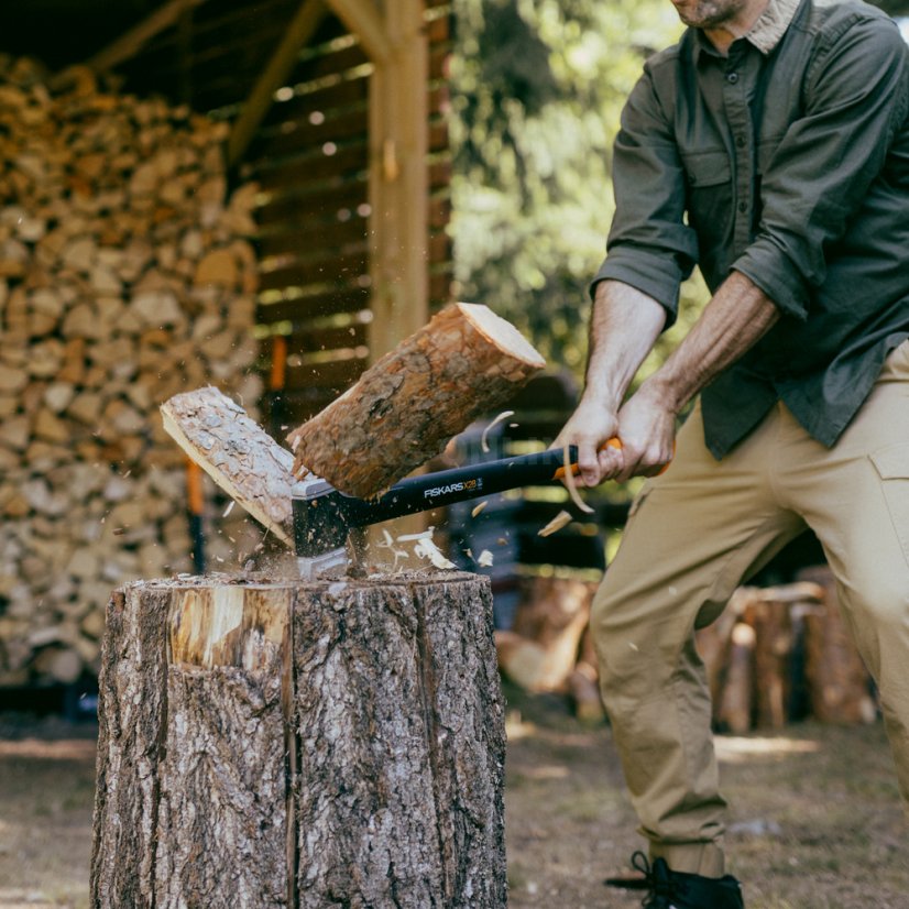 Set sekera Fiskars X28 + univerzální nůž