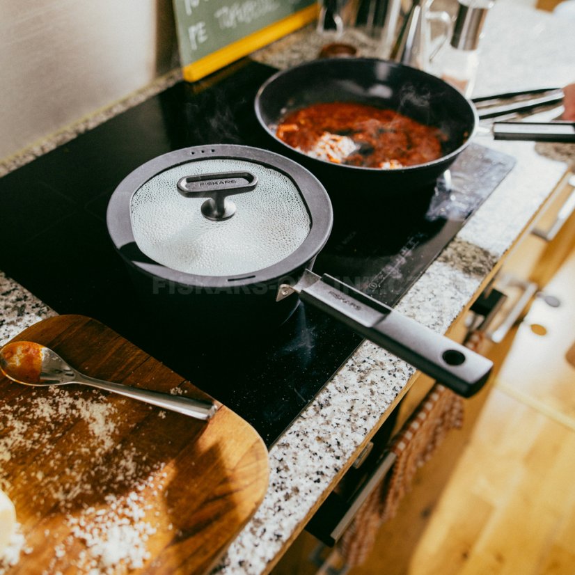 Rendlík s pokličkou Fiskars Hard Face 2,5 l