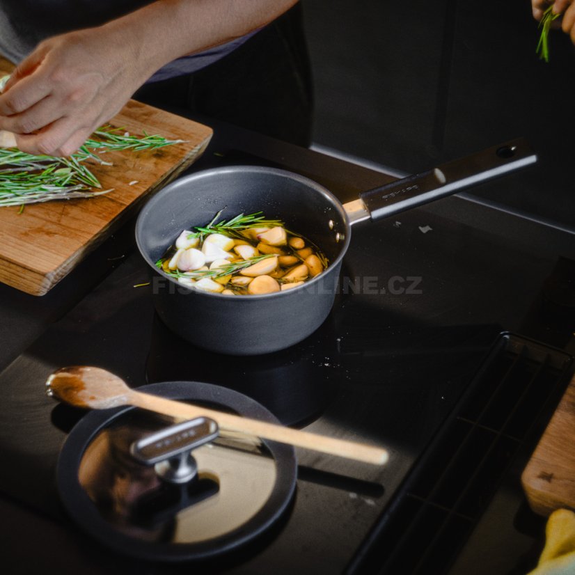 Rendlík s pokličkou Fiskars Hard Face 1,8 l