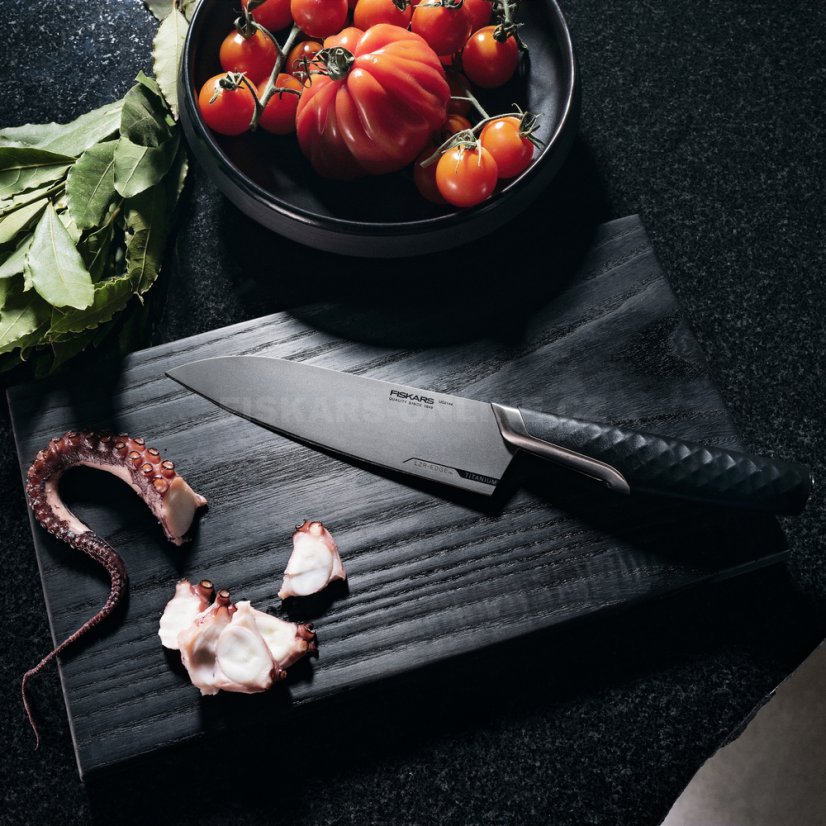 Střední kuchařský nůž Fiskars Taiten 16 cm