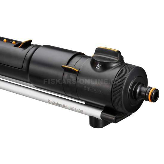 Oscilujúci zavlažovač Fiskars X-Series L 1070831