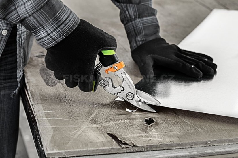 Převodové nůžky na plech Fiskars PowerGear pravé
