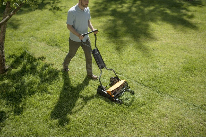 Sekačka na trávu s košem Fiskars StaySharp™ Max