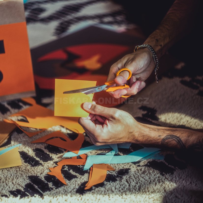 Kancelárske nožnice na papier Fiskars Classic