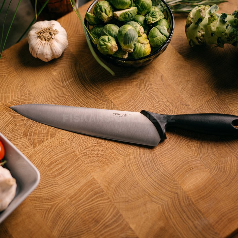 Kuchařský nůž Fiskars Essential