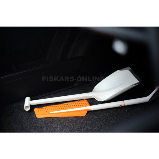Lopata na sneh do auta Fiskars Plus
