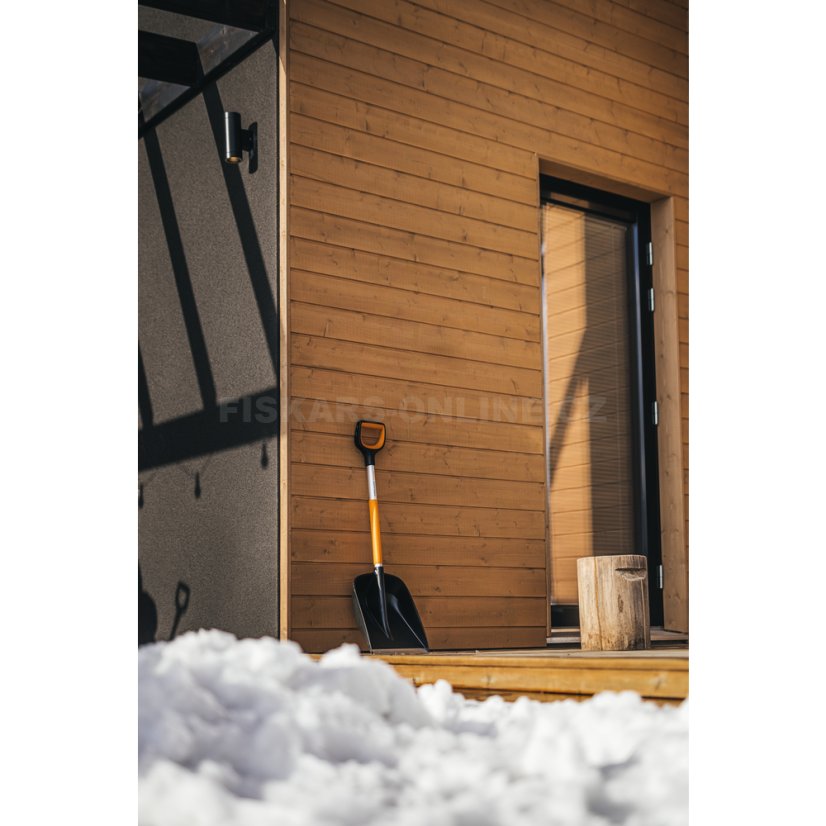 Lopata na sníh Fiskars X-series do auta
