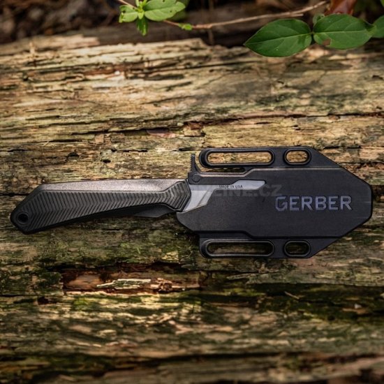 Lovecký nôž s pevnou čepeľou Gerber Forefront čierny