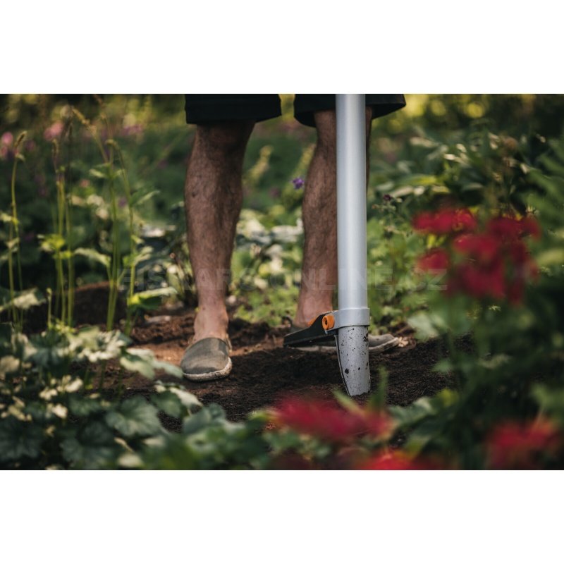 Sazeč cibulovin Fiskars Xact