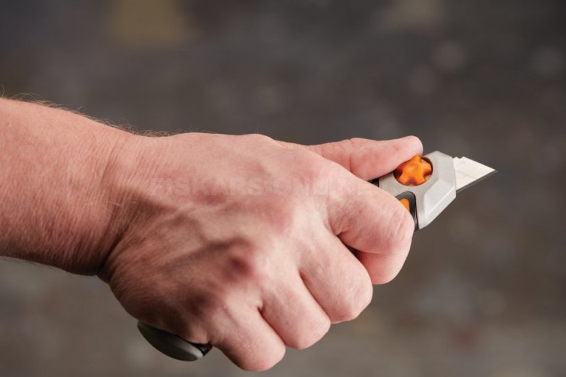 Odlamovací nůž Fiskars CarbonMax™ 18 mm