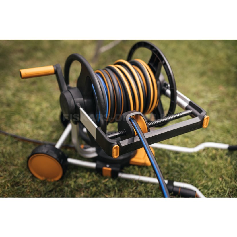 Zavlažovací buben Fiskars Waterwheel XL manuální s kolečky