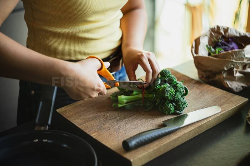 Kuchyňské nůžky Fiskars s otvírákem